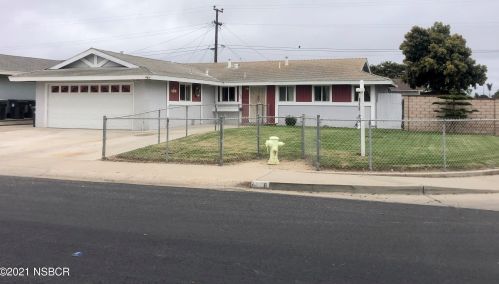 1208 Creston St, Santa Maria, CA 93454-1518