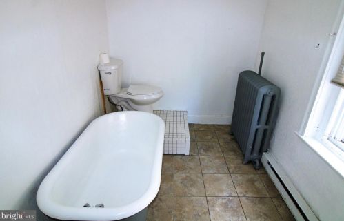 704 Chelten Ave, Philadelphia PA  19126-3712 exterior