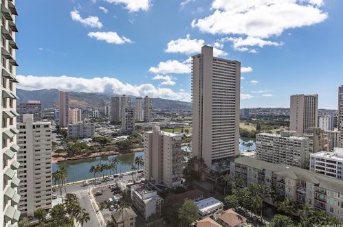 2092 Kuhio Ave, Honolulu HI  96815-2151 exterior