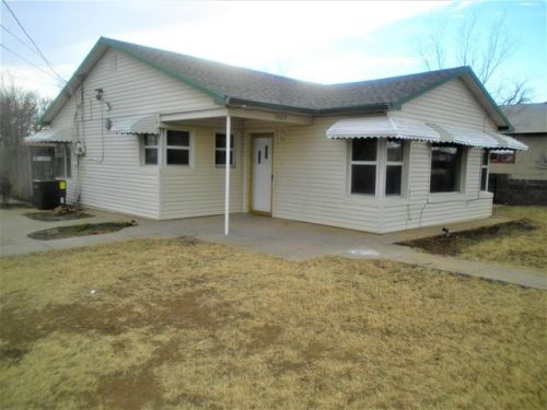 1107 13th St, Abernathy, TX 79311-2413