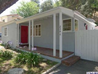 2346 Glenoaks Blvd, Glendale CA  91206-3108 exterior