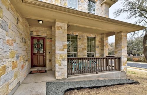 8200 Alophia Dr, Austin TX  78739-1998 exterior