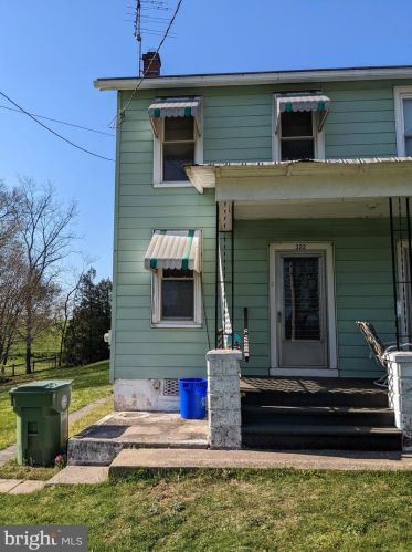 322 5th St, New Schaefferstown, PA 19506-9505