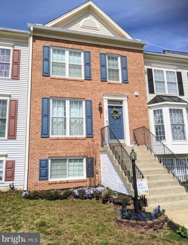 8806 Howland Pl, Bristow, VA 20136-5708