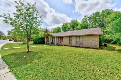 2307 Deadwood Dr, Austin TX  78744-2827 exterior