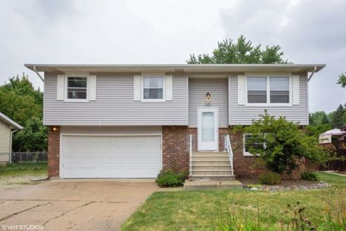116 Laurie Ln, Oswego, IL 60543-8989