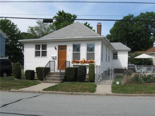 52 Middle St, Lincoln, RI 02865-3232