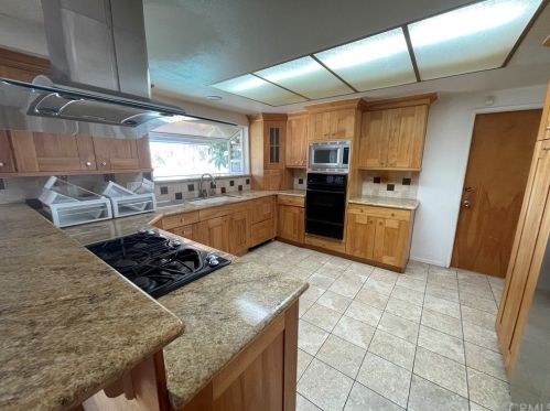 15747 Rancho Viejo Dr, Riverside CA  92506-5822 exterior