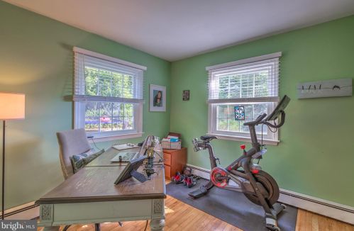 15 Lopatcong Dr, Trenton NJ 08638-1317 exterior