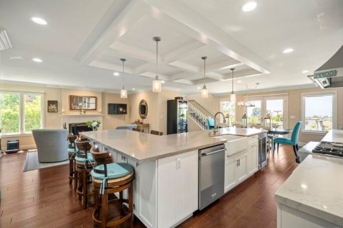 3295 Donna Dr, Carlsbad, CA 92008-1127