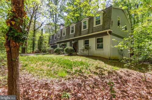 11627 Sourwood Ln, Herndon, VA 20191-3011