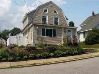 11 Whitten St, Allenstown, NH 03275-1618