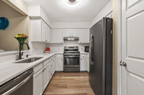 9511 Curlew Dr, Austin, TX 78748-5805
