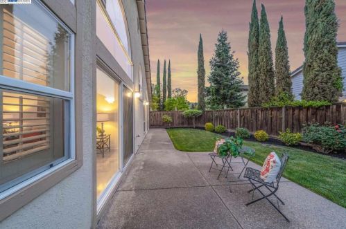 300 Fiddle Creek Pl, San Ramon, CA 94582-5601