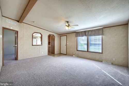 104 Dovefield Dr, Lancaster PA  exterior