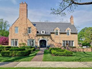 144 6th St, Oak Brook, IL 60521-4650