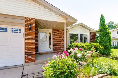 465 Carman Ave, Buffalo Grove, IL 60089-6916