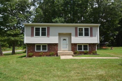 100 Greentree Dr, Forest, VA 24551-1217