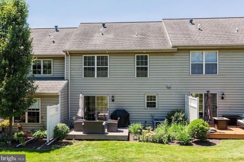 673 Royal Vw Dr, Lancaster PA  17601-2873 exterior