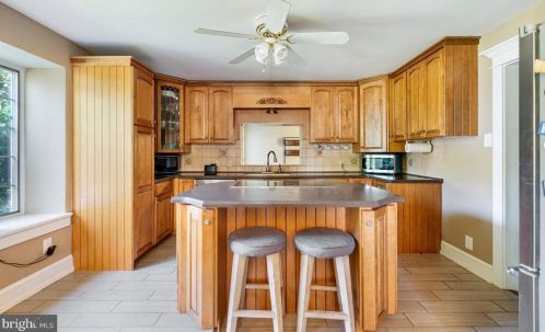 921 Warwick Rd, Tavistock NJ 08033-3928 exterior