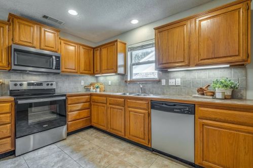 305 Trl Vw Ln, Garland TX  75043-5631 exterior