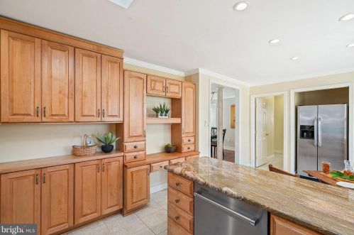 8017 Ellet Rd, Springfield VA  22151-1921 exterior