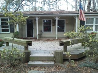 708 Sunshine Lake Rd, Midway, GA 31320-4466