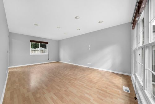 1824 Williamsburg Dr, Streamwood, IL 60107-1971