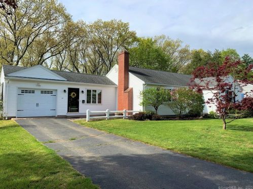47 Stevens St, Windsor Locks, CT 06096-2117