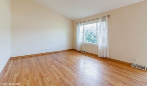 7137 Niles Ave, Niles IL  60714-2121 exterior