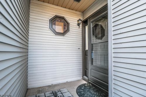 246 Spruce Ct, Flemington, NJ 08822-3105