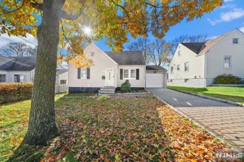 66 Westervelt Pl, Teaneck, NJ 07666-6020