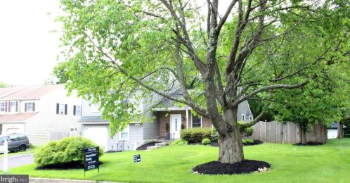 45 Sharon Dr, Southampton, PA 18954-1049