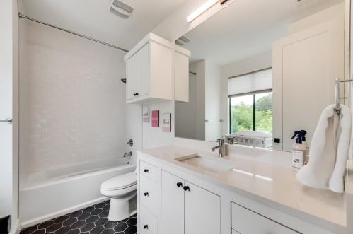 8518 Glencrest Ln, Dallas TX  75209-2632 exterior