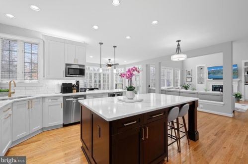 7305 Laurel Creek Ct, Springfield VA  22150-4912 exterior