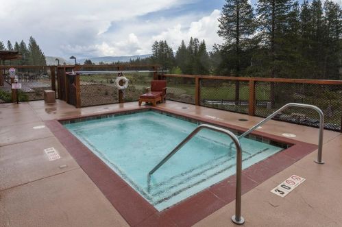 11861 Bottcher Loop, Truckee CA  96161-2793 exterior