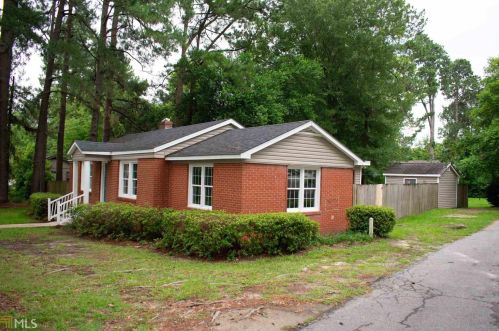 13 Moore St, Statesboro, GA 30458-4504