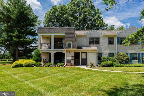 22 Valleybrook Dr, Lancaster PA  17601-4623 exterior