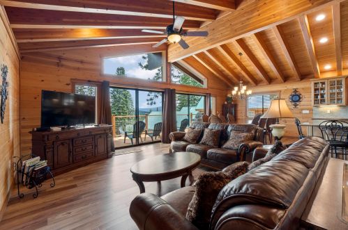 11030 Ski Slope Way, Truckee CA  96161-6603 exterior