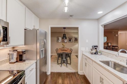 1000 Camden Ct, Atlanta GA  30327-4276 exterior