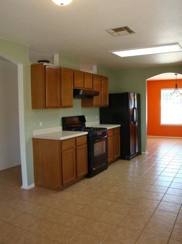 460 Jim Miller Dr, Uhland, TX 78640-5352