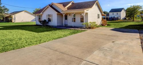 720 Fallen Oak Dr, Joppa, TX 78605-4393