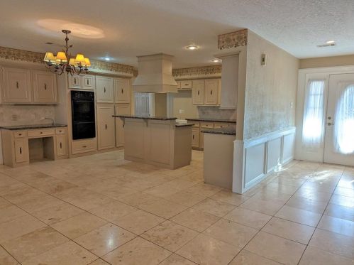 32 Devonshire Dr, Conroe TX  77304-2746 exterior