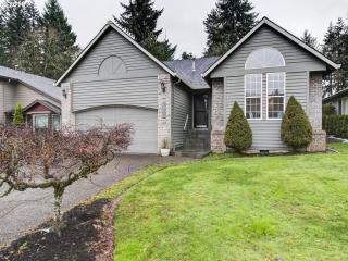16775 Kingsridge Ct, Portland, OR 97267-5247