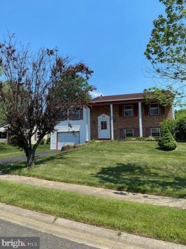 98 Ember Ln, Willingboro, NJ 08046-2422