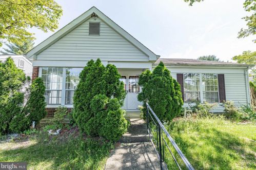 612 Devonshire Ln, Lakehurst, NJ 08759-6923
