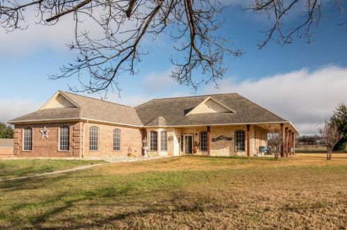 1608 Wild Horse Rd, Decatur, TX 76234-4523