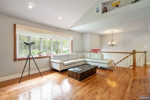 17 Wellington Ave, Closter, NJ 07624-1210