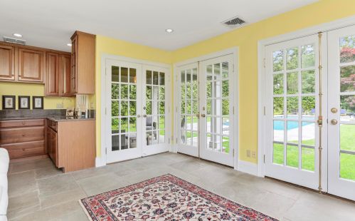 672 Lake Ave, Greenwich CT  06830-3854 exterior