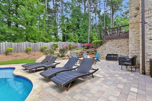 2292 Meadowvale Dr, Atlanta GA  30345-3543 exterior